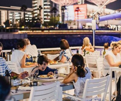 Dubai: Marina Premium Dinner Cruise with Unlimited Drinks - Pickup, Timing, and Choosing the Right Side of the Boat