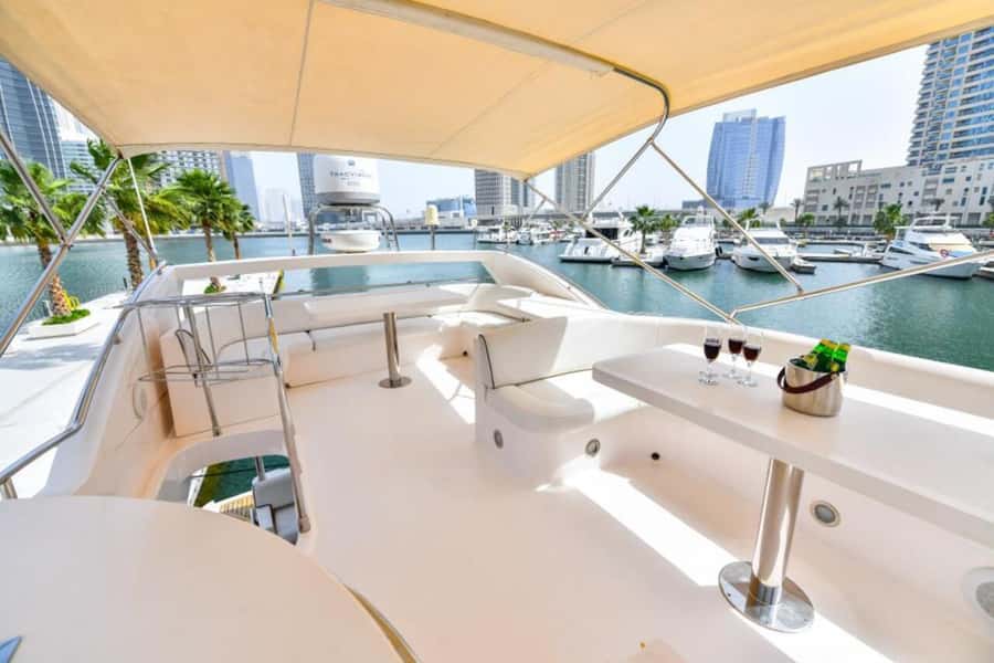 Dubai: Marina Private Luxury Yacht Tour - Best Photo Ops: Sunset Lighting and Skyline Angles