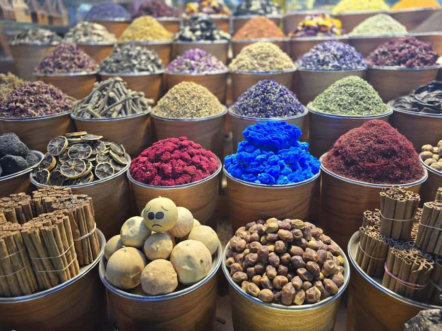 Dubai: Premium Old Town, Street Food, Souks & Boat Ride Tour - Gold Souk: The jewelry floor where the guide helps you see craftsmanship