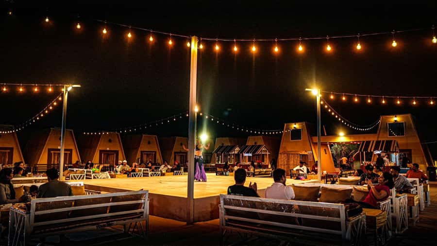 Dubai: Premium Red Dune Safari with Sandboarding & BBQ - Photo Stops and Sunset Moments: How to Get the Best Shots
