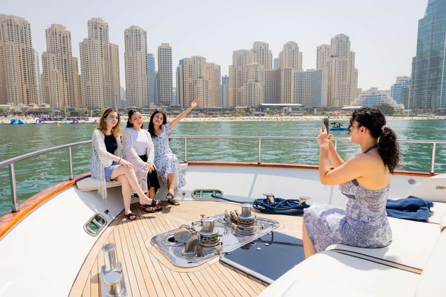 Dubai: The Luxury Yacht Tour with Live BBQ Option - The Virtual Tour Guide: Facts Without the Crowds