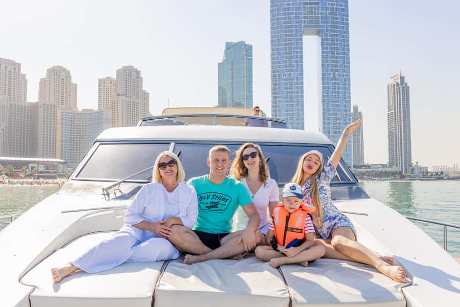 Dubai: The Luxury Yacht Tour with Live BBQ Option - What the Night Cruise Adds (and When Sunset Wins)