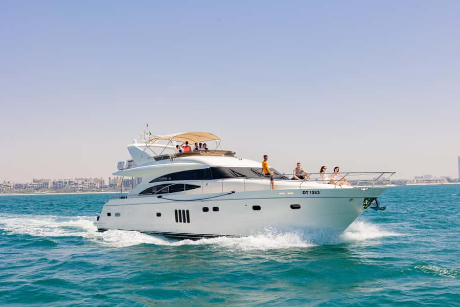 Dubai: The Luxury Yacht Tour with Live BBQ Option - Getting Great Photos Without Turning It Into a Job
