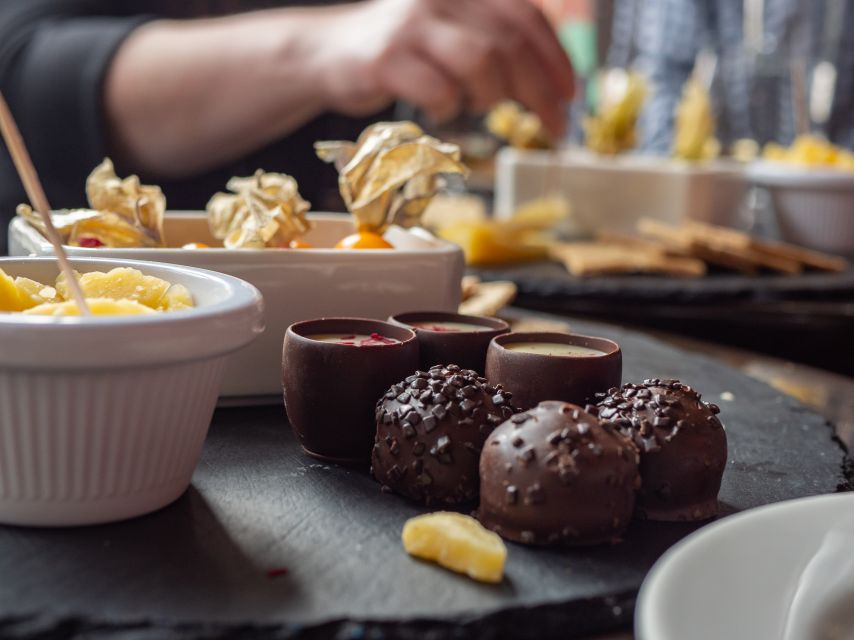 Dublin: 2-Hour Premium Whiskey and Food Tasting Tour - The food pairings: Irish cheeses, soda bread, and chocolates