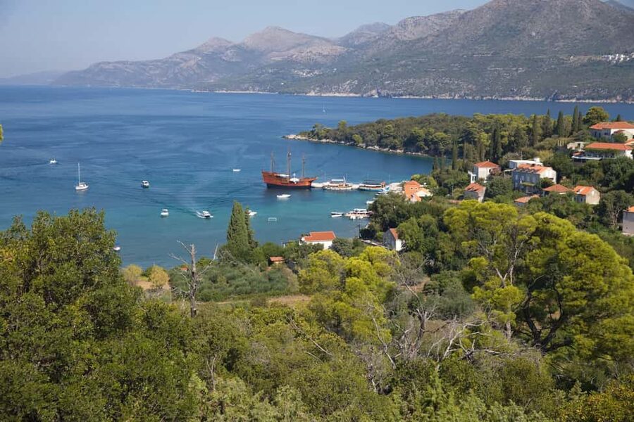 Dubrovnik: Elaphiti Island Luxury Pirate Ship Cruise - Stop 3: Lopud’s long break, swimming time, and lunch at Rajski kutak Bindo