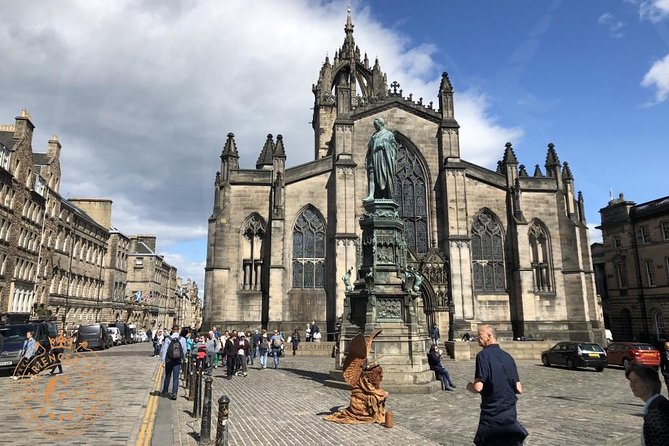 Edinburgh Full-Day Guided Private Tour in a Premium Minivan - New Town and Holyroodhouse area: Georgian planning meets the modern state