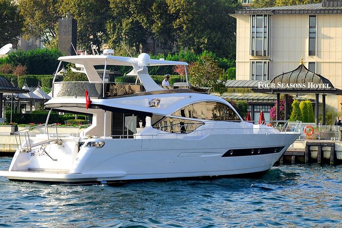 Exclusive Bosphorus Cruise - Luxury Yacht Experience in Istanbul - Dolmabahçe Palace Waterfront: The European Shore Opens the Story