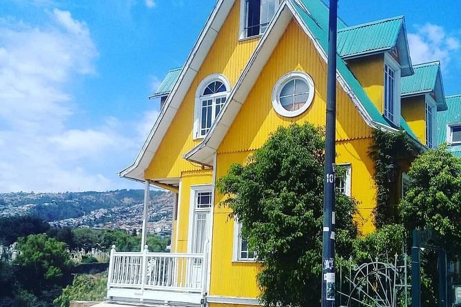 Famous Valparaíso! Premium Walking Tour with a Native Guide - Paseo 21 de Mayo: maritime views and a payoff viewpoint