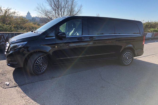 Fiumicino Airport private transfers with luxury Mercedes van - Dealing With Delays, Early Arrivals, and Midnight Pickups