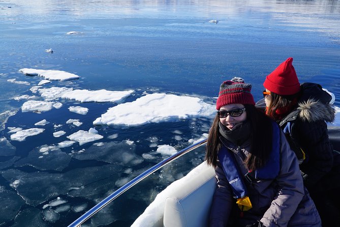 Fjordcruise in a Luxury Yacht Arctic Queen - Onboard comfort: warm suites, snacks, and staying cozy