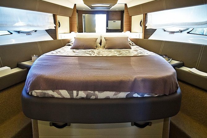 Fjordcruise in a Luxury Yacht Arctic Queen - Group size: intimate enough for privacy, limited enough for flexibility