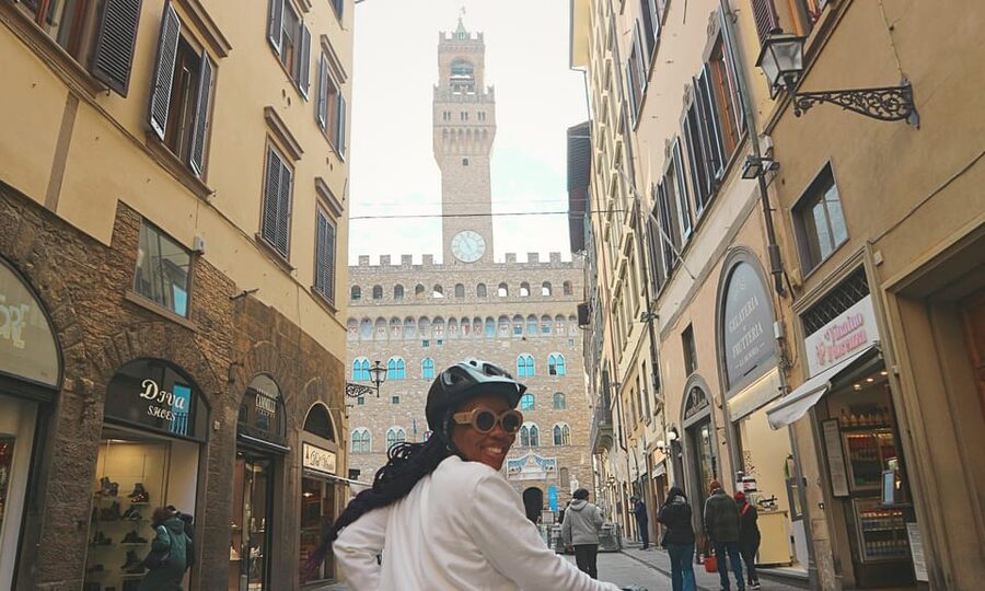 Florence Premium E-Bike Tour + Photo Shoot and Tastings - Ponte Vecchio: the famous bridge, but with a calmer pace