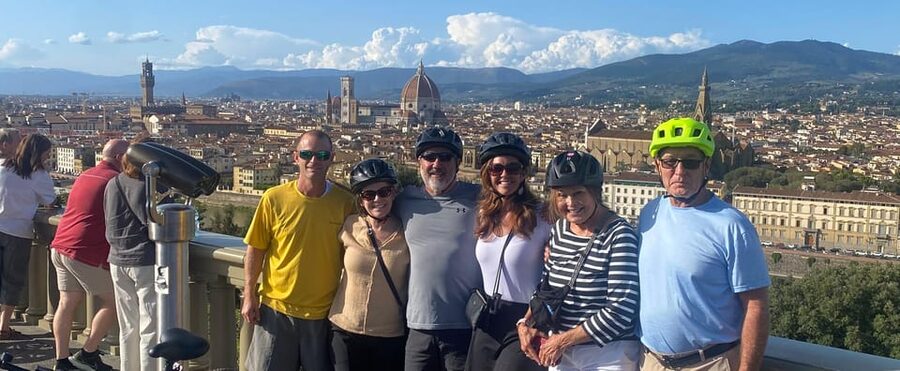 Florence Premium E-Bike Tour + Photo Shoot and Tastings - E-bikes and Florence streets: the comfort trade-off