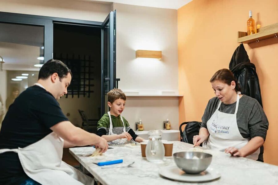 Florence: Premium Pizza & Gelato Preparation Class with Wine - Fresh Tomato Sauce and Toppings Without Overthinking It