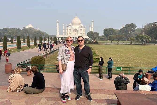 Four-Day Luxury Golden Triangle Tour to Agra & Jaipur From Delhi - Day 1 in Delhi: Jama Masjid, Chandni Chowk rickshaws, and the UNESCO-to-temple route