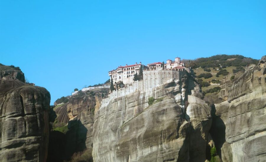 From Athens: Meteora Full-Day Trip with Guide on Luxury Bus - Who this Meteora trip suits best