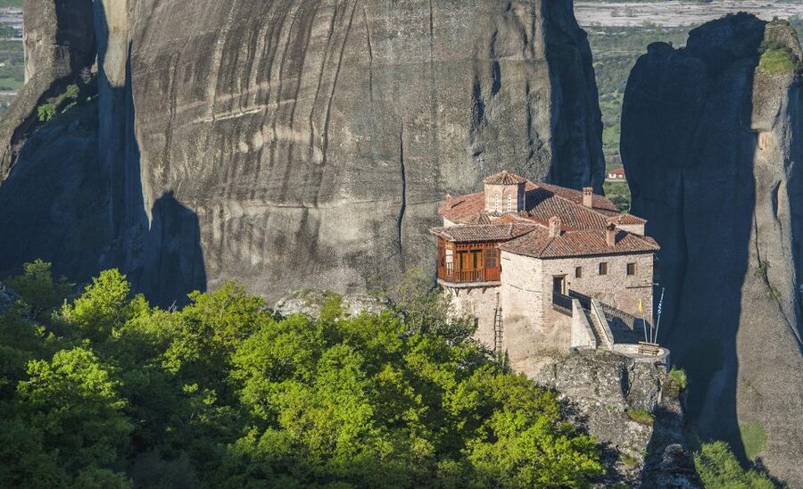 From Athens: Meteora Full-Day Trip with Guide on Luxury Bus - Lunch in Kastraki: a real break, not just a placeholder