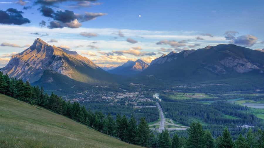 From Banff: Banff Wildlife & Scenic Highlights Premium Tour - Key things that make this Banff tour worth your time
