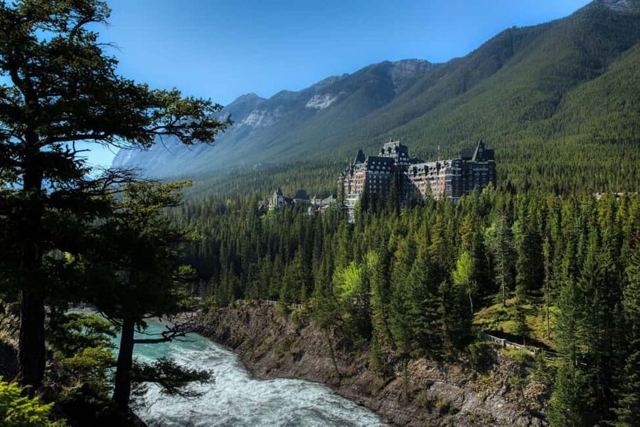 From Banff: Banff Wildlife & Scenic Highlights Premium Tour - Food, drinks, and what to bring for a 3-hour outing