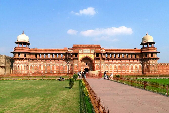 From Delhi : Luxury Taj Mahal Tour By Luxury Car- All Inclusive - Taj Mahal with a private guide: more than just the view