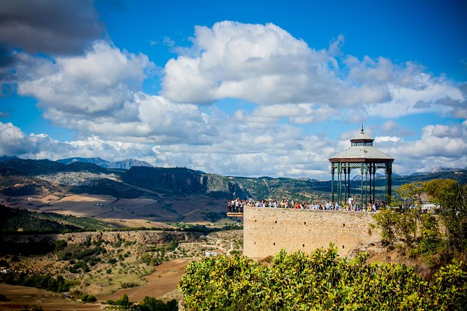 From Granada: Premium Ronda Trip & Guided Highlights Experience - Granada to Ronda transfers: comfort, narration, and real time on the clock