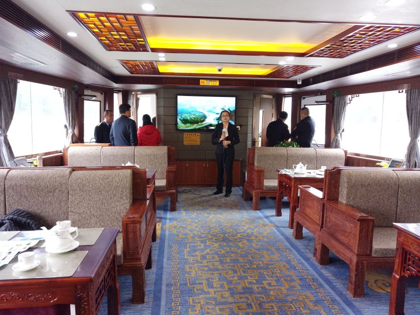 From Guilin: 4 Star Luxury Li River Cruise with Buffet Lunch - From Downtown Guilin to Zhujiang Pier: the smooth start