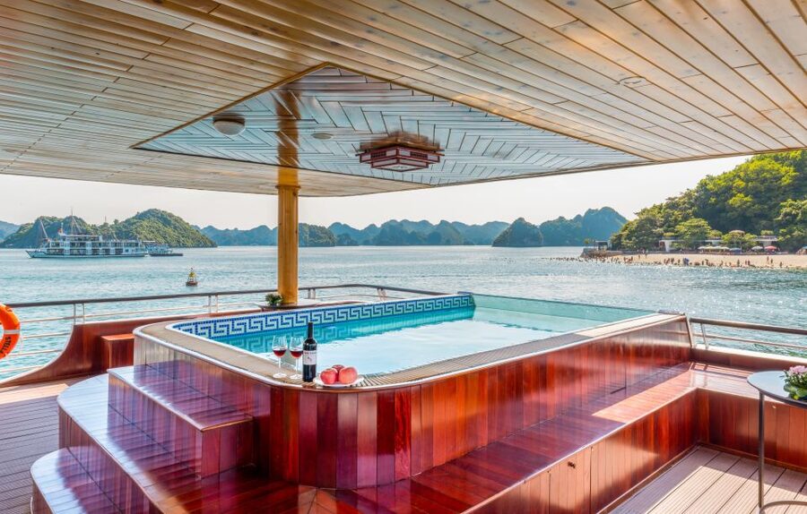 From Hanoi: 1-Day Halong 5-Star Cruise w/Jacuzzi & Limousine - Luon Cave by kayak or bamboo boat: the best break in energy
