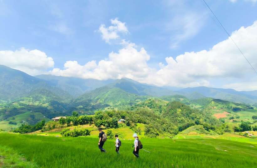 From Hanoi: 2-Day Sapa Trek Tour - Luxury Limousine Transfer - Guides, Groups, and Pacing: How the Best Parts Happen