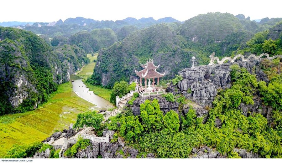 From Hanoi: 3-Day Luxury Tour Ninh Binh & Ha Long Bay Cruise - Night on the cruise: squid fishing, karaoke, and movies