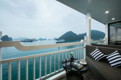 From Hanoi: 3-Day Luxury Tour Ninh Binh & Ha Long Bay Cruise - Hoa Lu and a bicycle loop through everyday village life