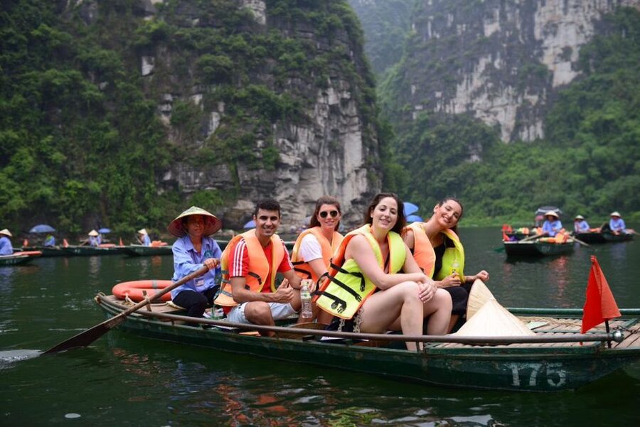 From Hanoi: 3-Day Luxury Tour Ninh Binh & Ha Long Bay Cruise - Mua Cave and 500 steps: views that cost effort