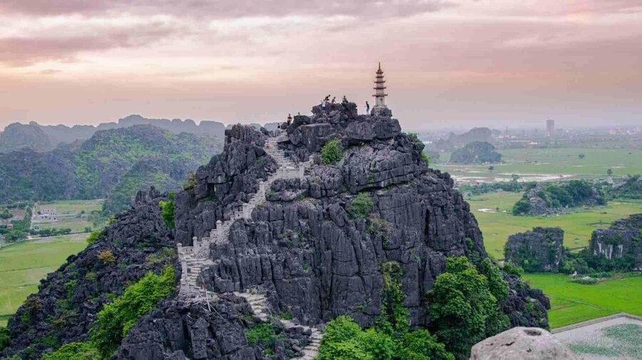 From Hanoi: 3-Day Luxury Tour Ninh Binh & Ha Long Bay Cruise - Boarding in Ha Long Bay: welcome drink, safety talk, and cabin reality