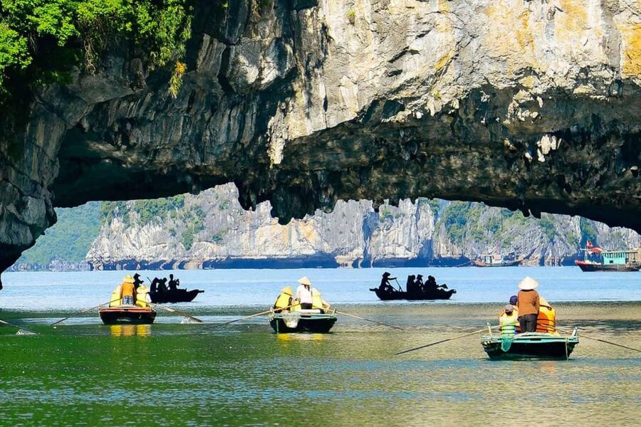 From Hanoi: 3-Day Luxury Tour Ninh Binh & Ha Long Bay Cruise - Lunch with Ha Long scenery, then Tra Bau water time