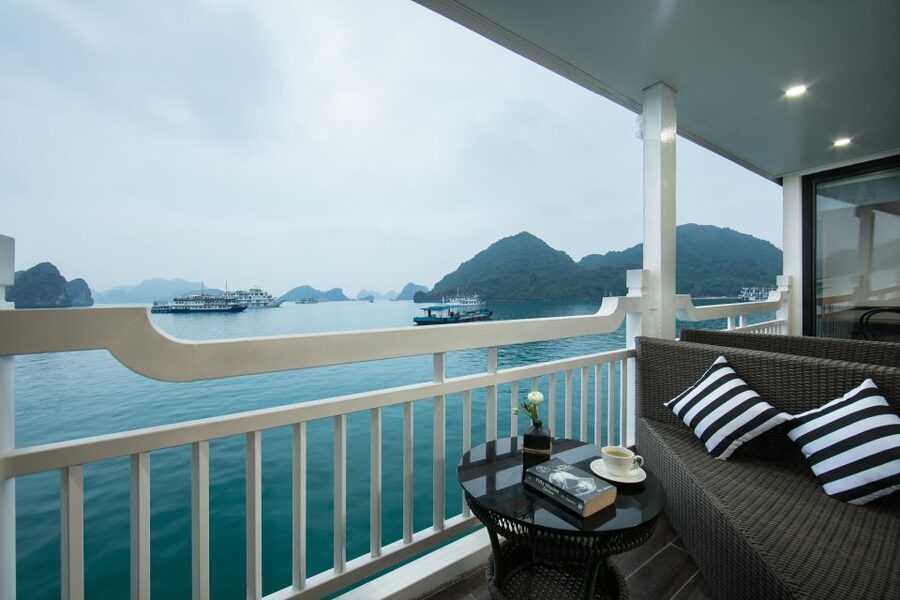 From Hanoi: 3-Day Luxury Tour Ninh Binh & Ha Long Bay Cruise - Hoa Lu and a bicycle loop through everyday village life