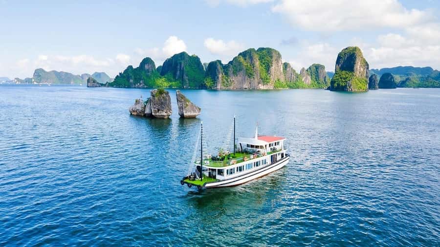 From Hanoi: Ha Long Bay Luxury Day Cruise with Food & Kayak - Key Things That Make This Cruise Work
