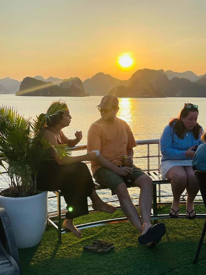 From Hanoi: Ha Long Bay Luxury Day Cruise with Food & Kayak - Luon Cave by Kayak or Bamboo Boat: Choosing Your Pace