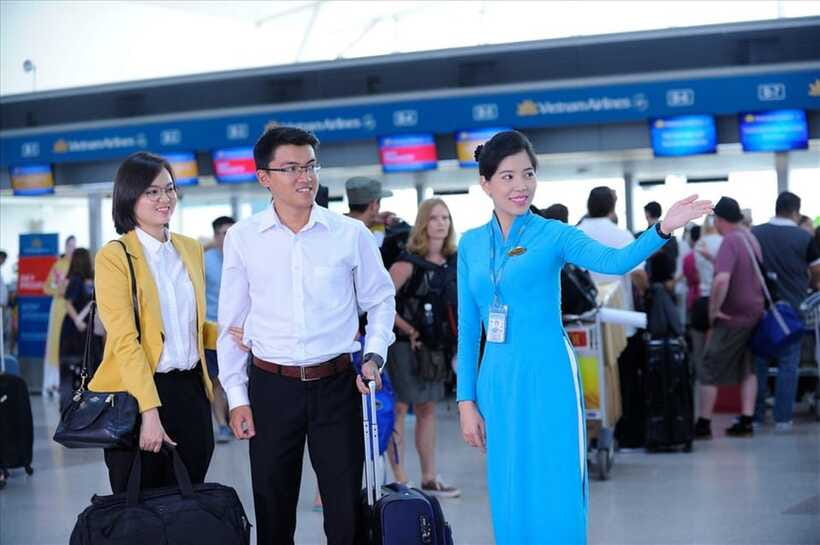 From Ho Chi Minh Airport: Premium Fast Track Immigration - Customs and the Faster Exit Path