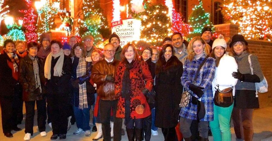 From Manhattan: 4-Hour Christmas Lights Luxury Bus Tour - Getting On Board at Horace Greeley Park (and Staying Warm)