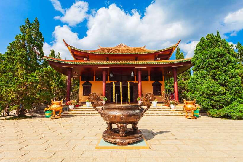 From Nha Trang: Best Seller Top Site Luxury Da Lat City Trip - The guide experience: English help that keeps the day on track