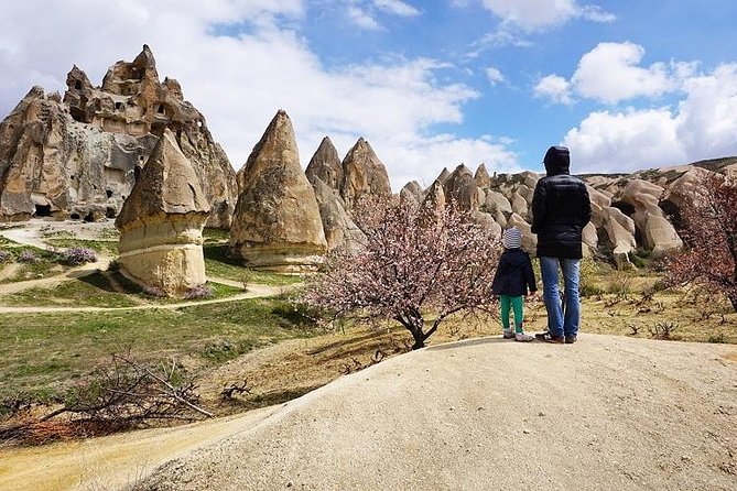 Full Day Private Cappadocia Tour (Luxury Van + Private Guide ) - Göreme Hilltop Viewpoint: The 360° Fairy Chimneys Start