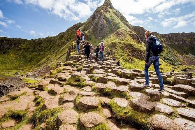 Giant's Causeway Tour from Belfast - Luxury Bus + Castles Tour - Lunch on your own: what that means for budget and energy