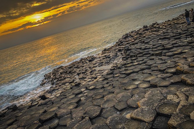 Giants Causeway Tour from Belfast + FREE Belfast Mural Tour - Bushmills Distillery: a short stop that still tastes like a win