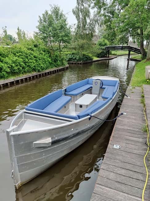 Giethoorn : Luxury Private open boat tour with local captain - Captain Talk: How the Narration Experience Can Differ