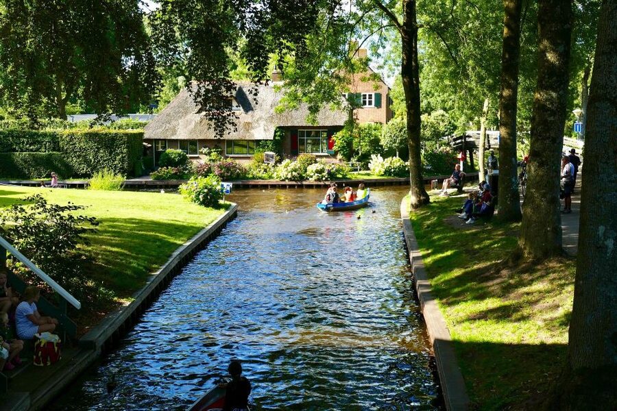 Giethoorn : Luxury Private open boat tour with local captain - The Route Options: Why Different Lengths Can Change the Experience
