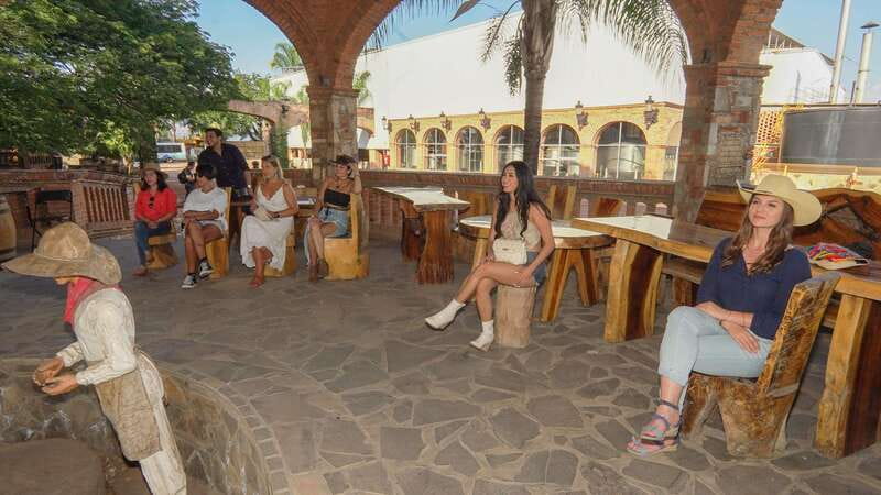 Guadalajara: Premium Tequila Tour with Tastings and Pairings - Tequila Selecto de Amatitán: ancestral methods meet industrial reality