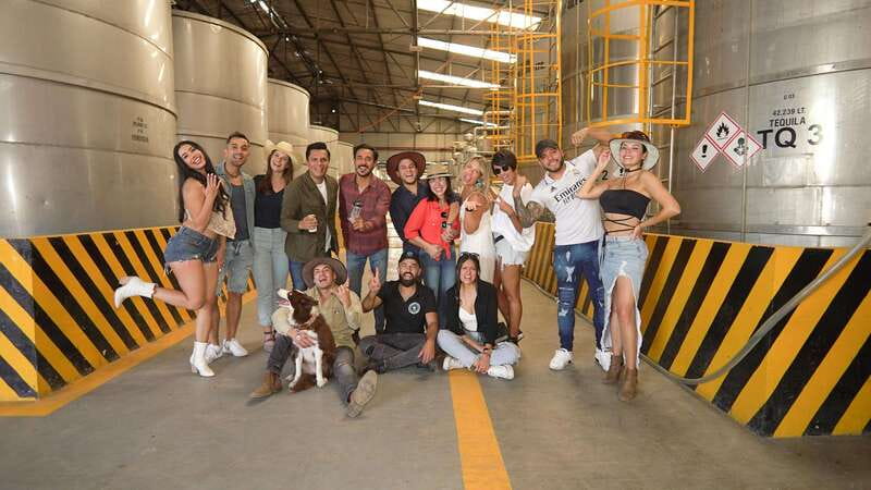 Guadalajara: Premium Tequila Tour with Tastings and Pairings - Cantaritos el Güero: the live-music finale with big drinks