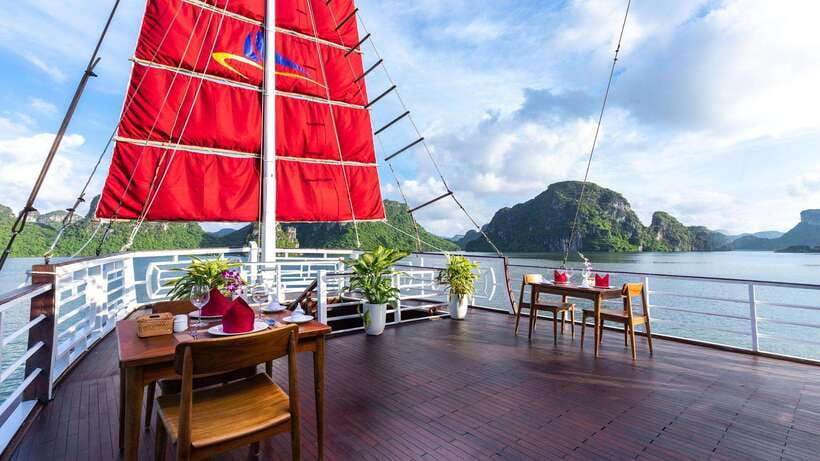 Ha Long Bay - Bai Tu Long Bay Luxury Boat Tour & Transfer - Hanoi pickup to Ha Long cruise port: the day starts easy