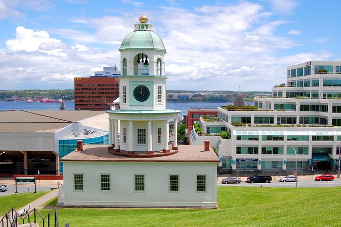Halifax Premium Tour: Peggy's Cove, Citadel & Titanic Cemetery - Peggy’s Cove Lighthouse: A classic stop with breathing room