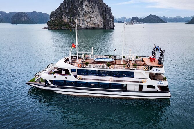 Halong and Bai Tu Long Luxury Day Escape - Lunch on the Boat: Buffet Comfort With a Vegetarian Option