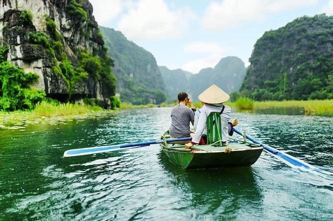Halong Bay Day Tour Luxury Cruise With Jacuzzi and Buffet Lunch - Buffet Lunch on the Water: More Than Just Fuel